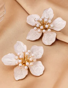 Metal Floral Pearl Earrings - White